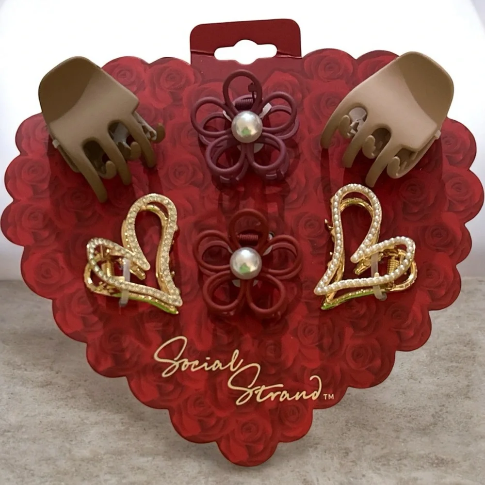 NWT ❤️ Social Strand 🌺 Pearl & Crystal Heart, Flower, Small Matte Claw Chip Set